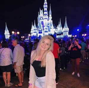 Meet your Posher, Lauren